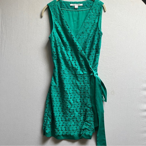 Diane von Furstenberg Derbette Wrap Lace Dress Sz 4 - Picture 2 of 10